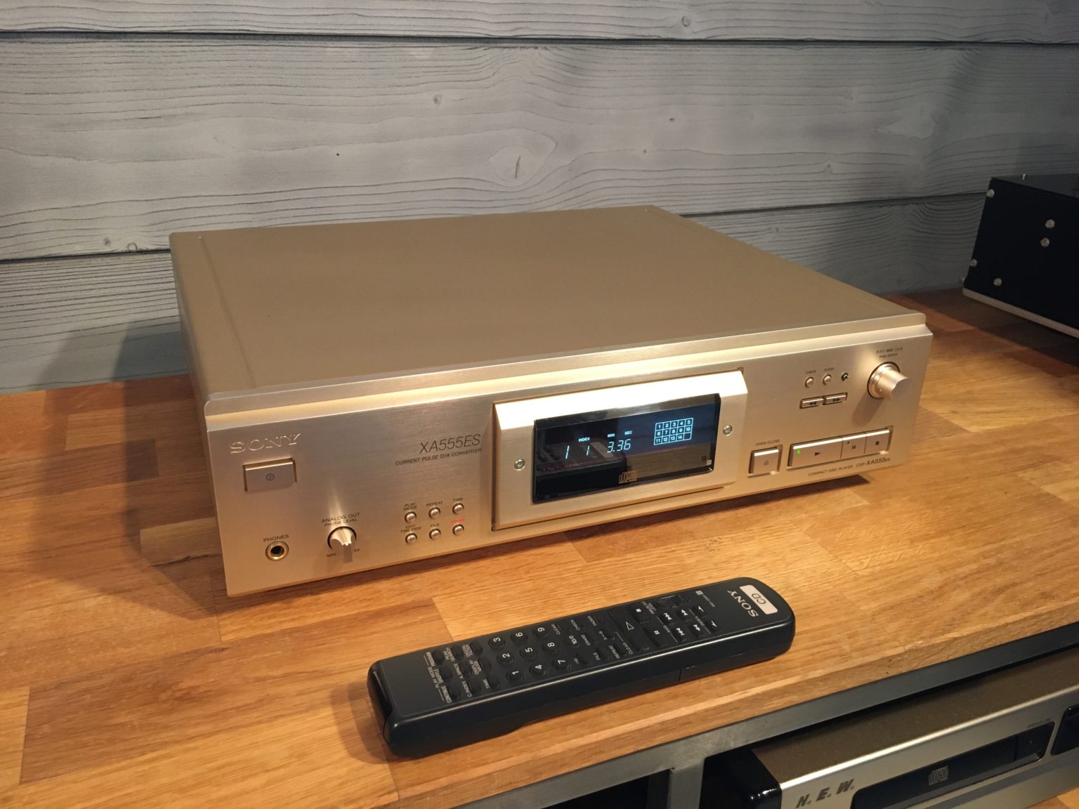 ÉPUISÉ :( SONY CDP-XA555ES – Lecteur CD – – Vintage-Audio-Conseils